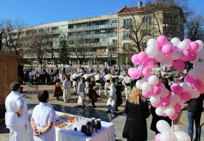 Майстори на виното мериха сили в Бяла Слатина 