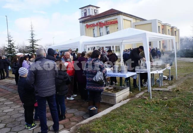 С печено прасенце и вино празнуваха в Козлодуй
