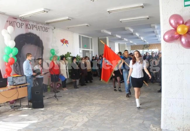 Ученици от Козлодуй почетоха годишнината на Игор Курчатов