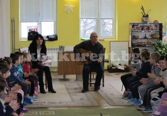 Боби Мирчев гостува на малчугани в Берковица