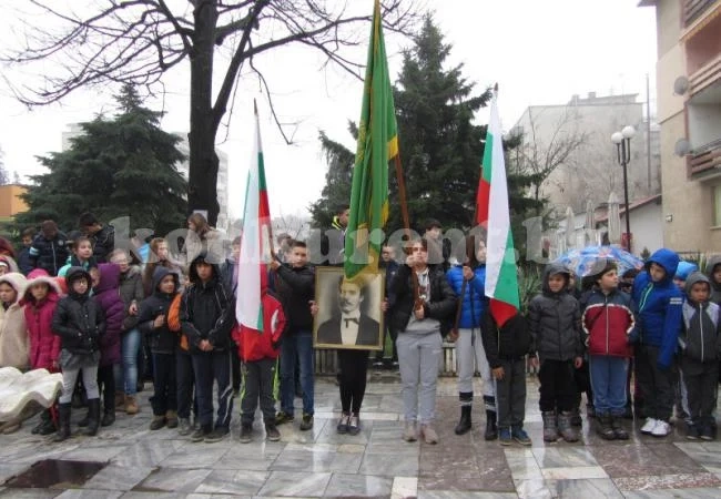 С едноминутно мълчание започна поклонението пред Левски в Берковица