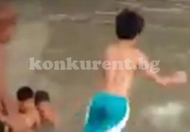 Приятели се присмяха на момче и го накараха да се удави (ВИДЕО 18+)