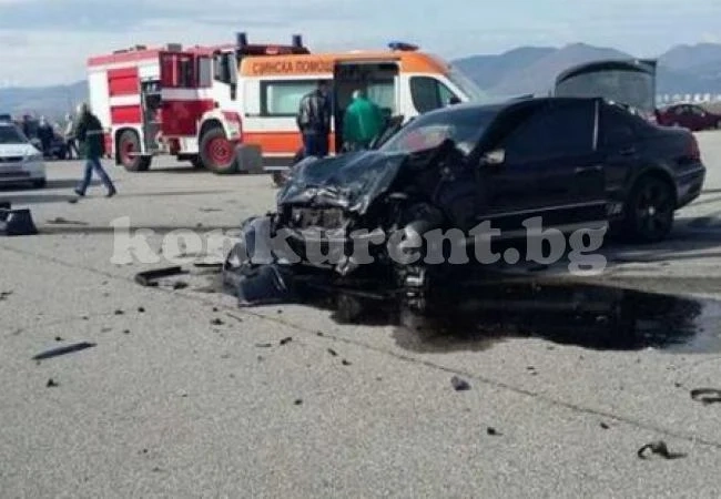С два трупа в черно БМВ завърши нелегална гонка