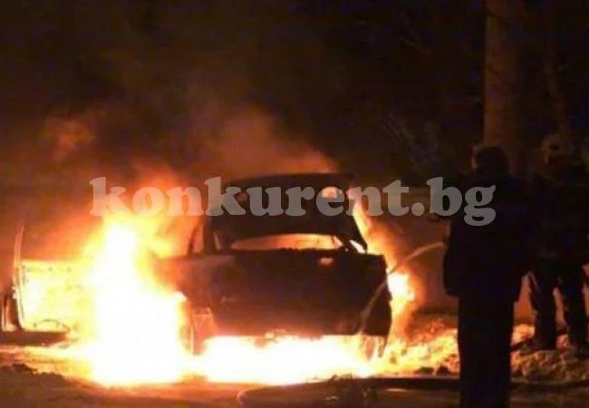Колата на полицейски шеф стана на пепел
