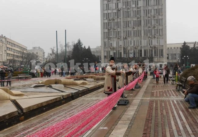 Мартеница-усмивка оживява на площад „Бдинци“