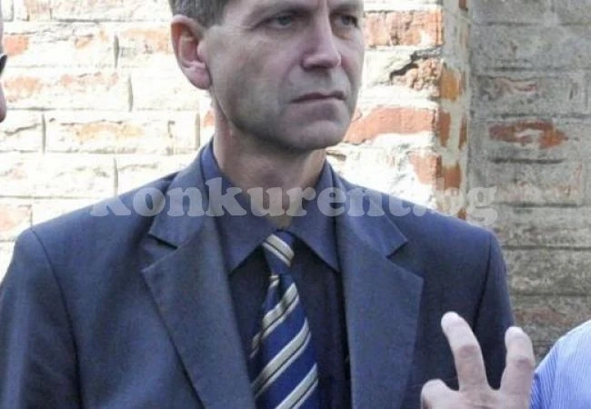 Жан Виденов тъне в мизерия в панелка