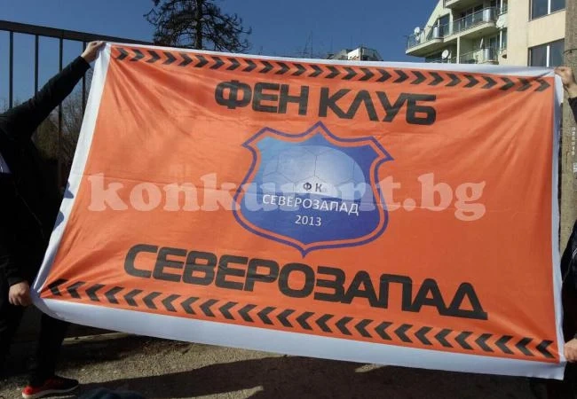 Бригадата от Гушанци прави бойно кръщение на знамето срещу Опълченците