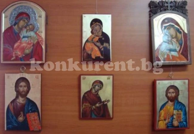 В никакъв случай до иконите не слагайте...