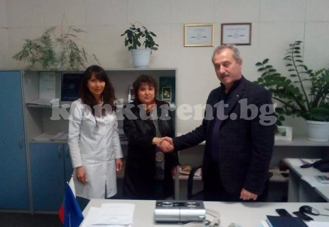 Фирма дари скъп апарат на болница