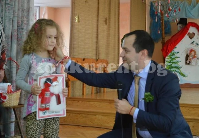 Калин Каменов посрещна Баба Марта с хлапетата от ОДЗ „Брезичка”