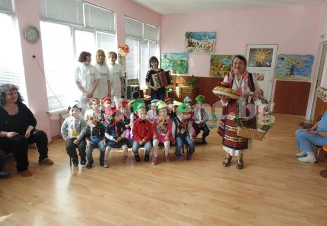 Пролетно тържество спретнаха малчуганите от ОДЗ „Детска вселена“