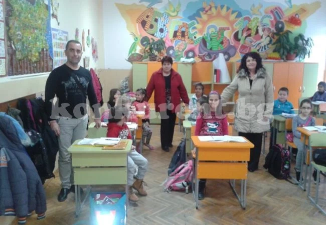 Ученици и пенсионери обмениха знания за 1 март