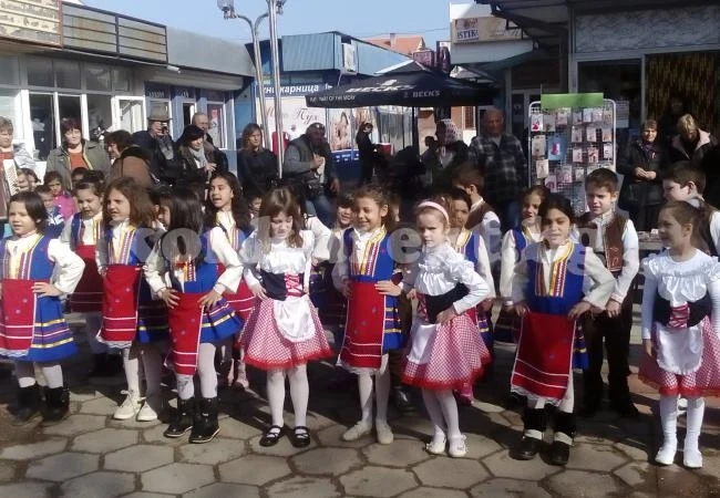 С детски празник отбелязаха Баба Марта в Бяла Слатина