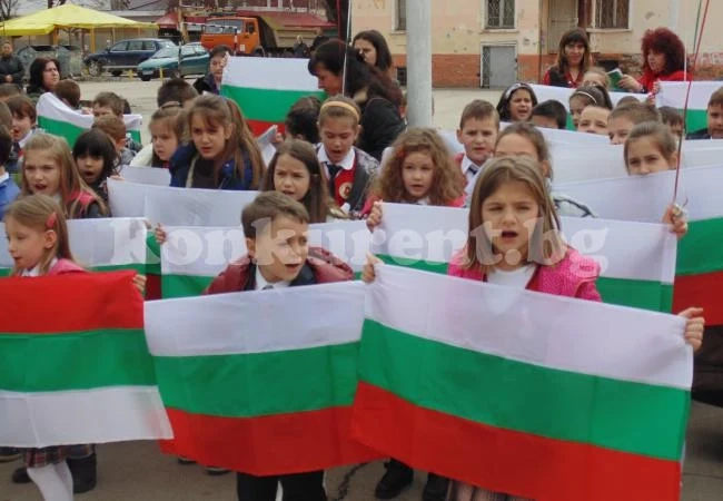 ВИДЕО: Ученици от Враца рецитираха „Аз съм българче”