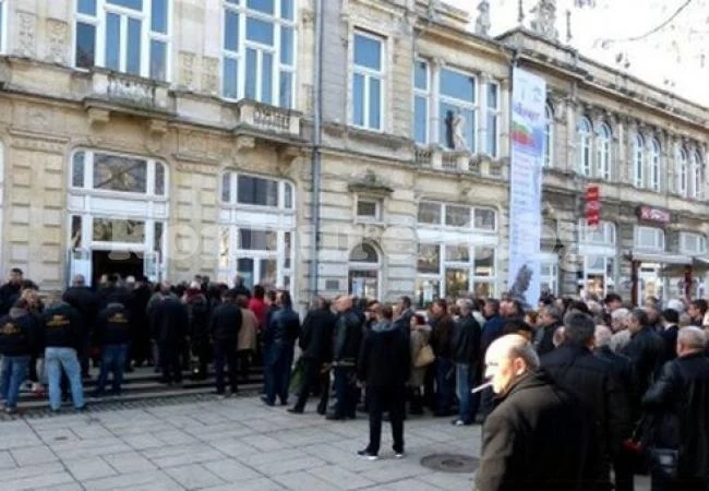 Стотици изпратиха Ваньо Танов в последния му път