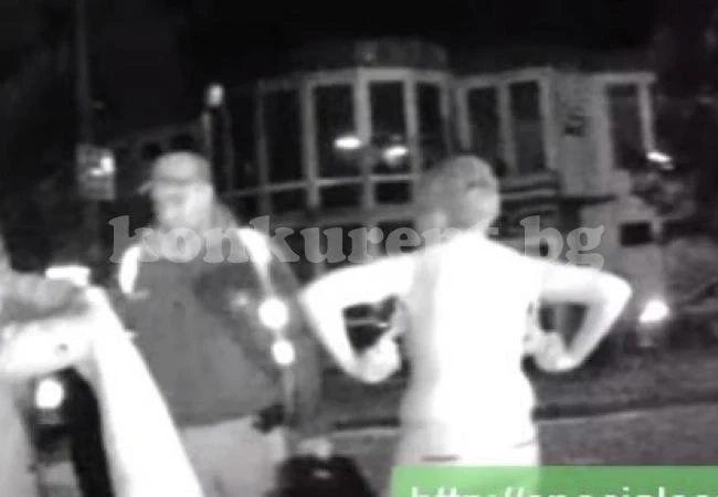 Данъчна прави стрийптийз пред ченгета (ВИДЕО)