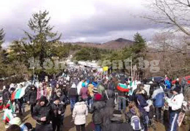 Инциденти почерниха 3 март! Блъснаха младеж на Шипка, катастрофа затвори Прохода на републиката