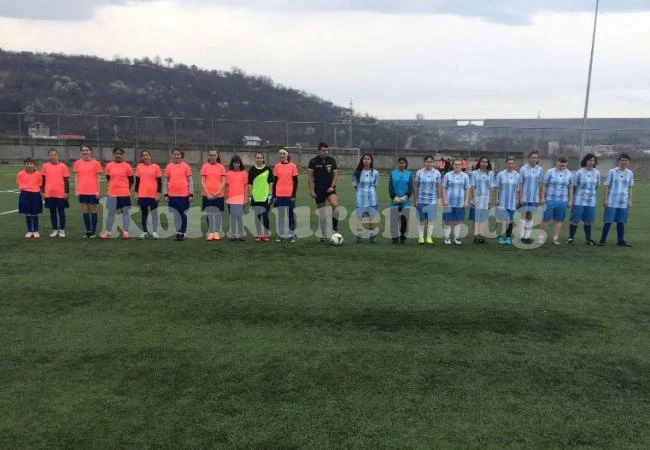 Девойки загряха с контрола за турнир