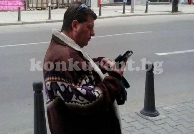 Опасен тип заговаря доверчиви девойки в центъра