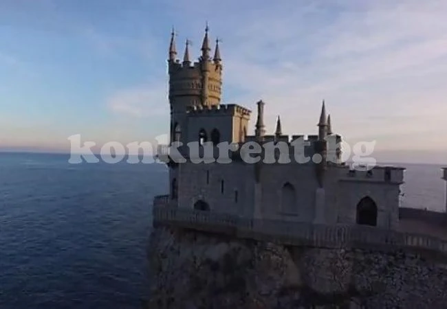 Спиращи дъха гледки на дворците в Крим от птичи поглед (ВИДЕО)