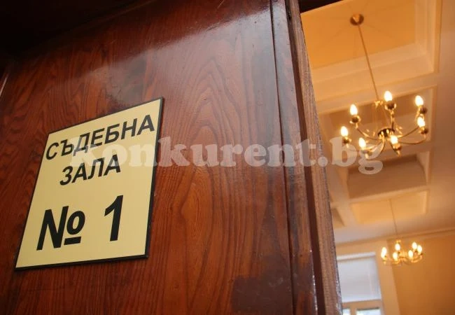 Пробация за жена, запалила постройка