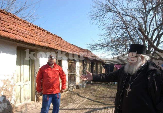 Отец Иван събира средства за девическо школо в Якимово