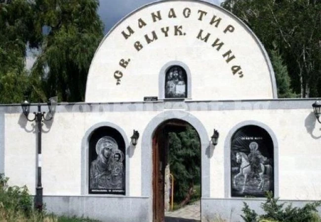 Самотни моми молят за мъж в манастира Св. Мина