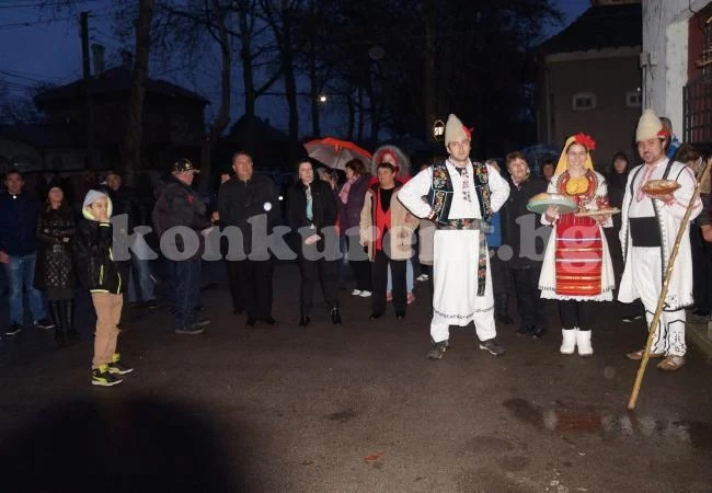 Кметът на Козлодуй поведе хорото в огнената неделя