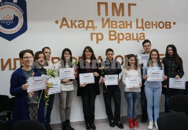 Отличиха математици в конкурс за есе