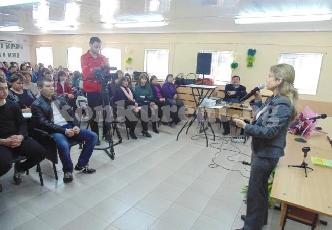 Мадлен Алгафари насърчи ученици да бъдат активни