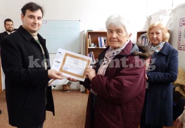 Баби стават майстори във фейсбук
