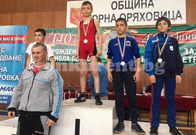 Борци от Оряхово, Враца и Монтана печелят куп медали