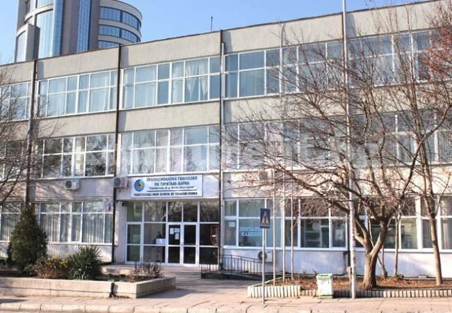 Училище вади смартфони от тоалетна със специална помпа