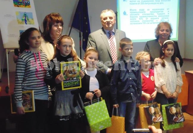 Първокласничка спечели конкурса за рисунка на ВиК - Враца