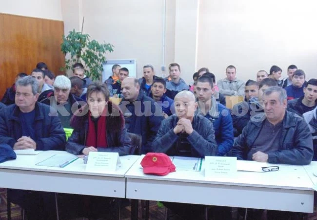 Млади монтьори и шофьори мерят сили в състезание
