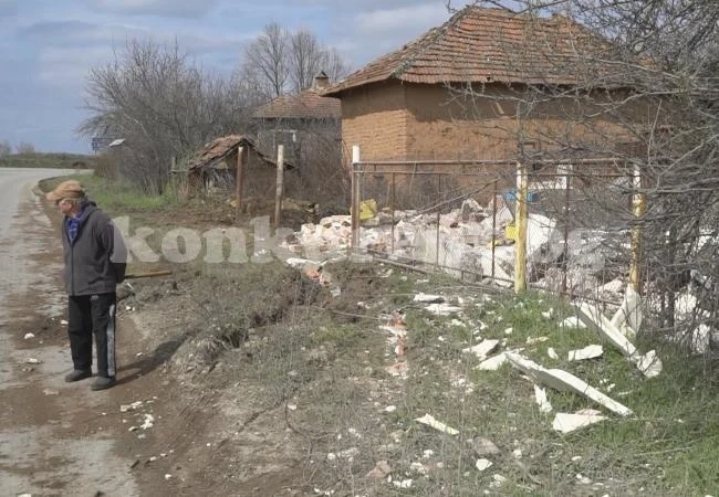 Село „пазарува“ от катастрофирал ТИР 