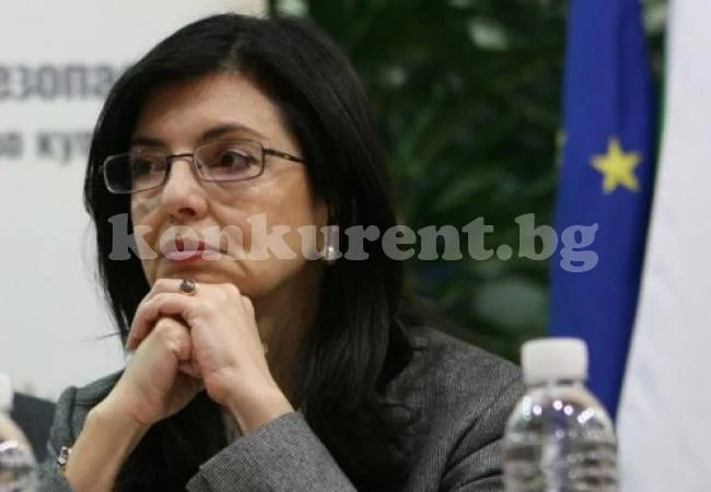 Каравелов сменя Робинзон в учебника