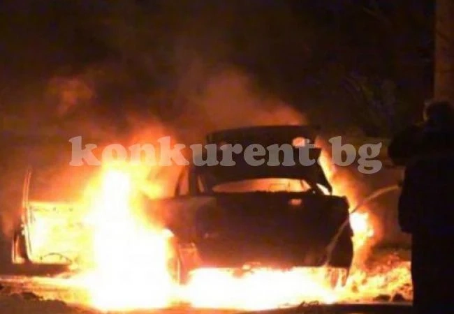 Запалиха колата на собственик на луксозен автосервиз