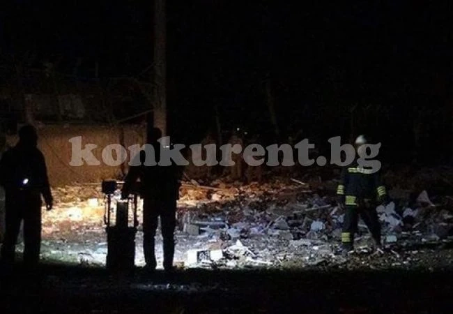 Нов атентат в Турция: Кола-бомба се заби и избухна във военно поделение
