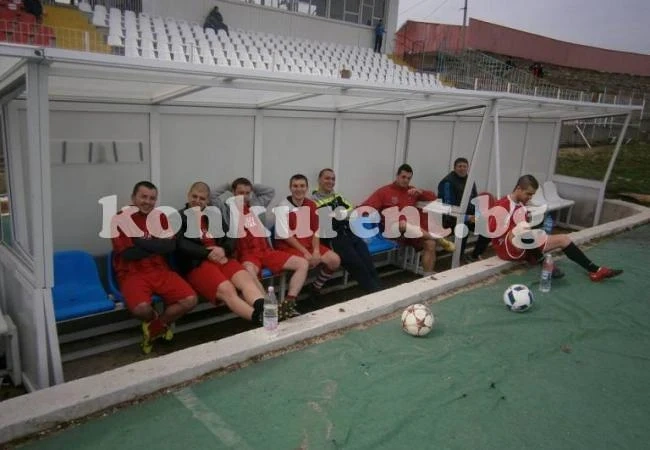 Скала 2015, Бутан и Искра биха в „Б“ група
