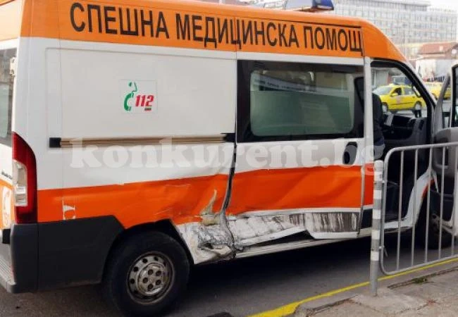 Озверели роми нападнаха лекaрски екип