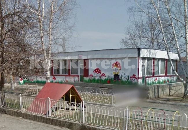 Родители бранят ясла с подписка