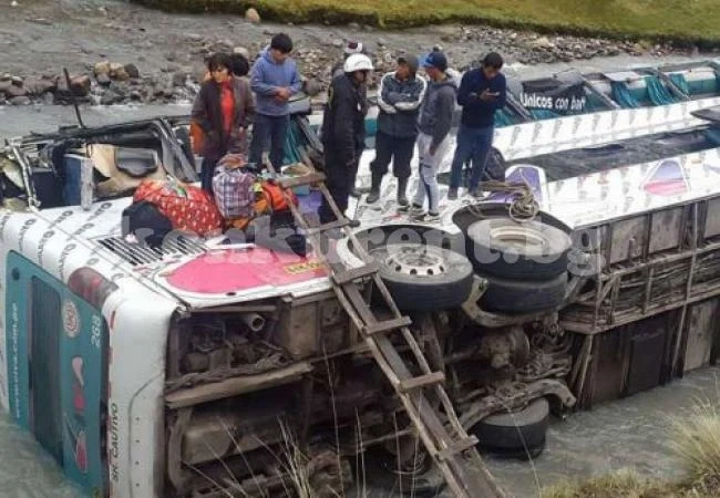 Автобус падна в дере - 15 загинаха, 30 са ранени