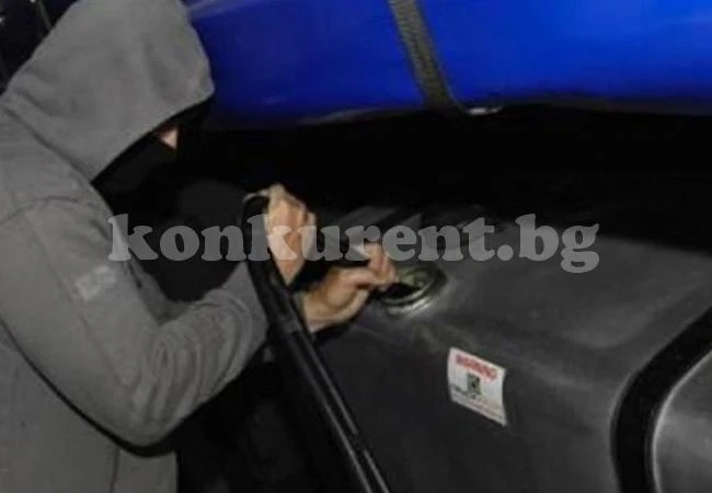 Тийнейджъри източиха горивото на камион