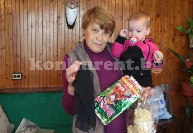 Баба извади траурно шалче от зрънчо