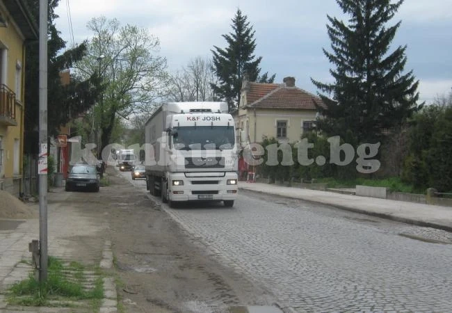 Димово плаши с нови блокади, ако не се изгради обходен път
