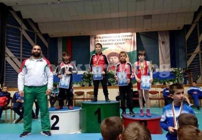 Борци обраха медалите в Бургас