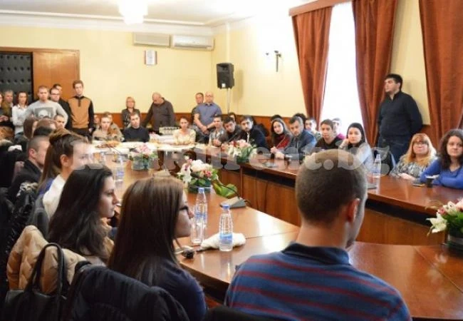 Събират учещи и работещи в чужбина за Великден