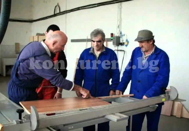Осъдиха ексшеф, окрал глухи работници