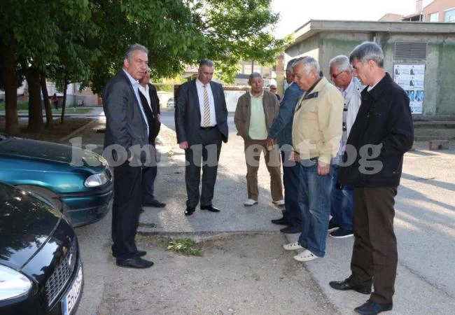 Кмет обеща ремонт на детски площадки
